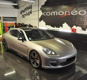 COMONEO_Realisations-Personnalisation-vehicules-Car-wrapping_Porsche-Panamera_5-768x703